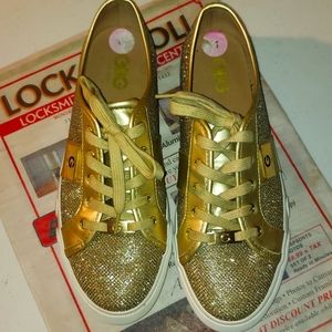 Size 11 Guess low tops sneakers only used once great condition
